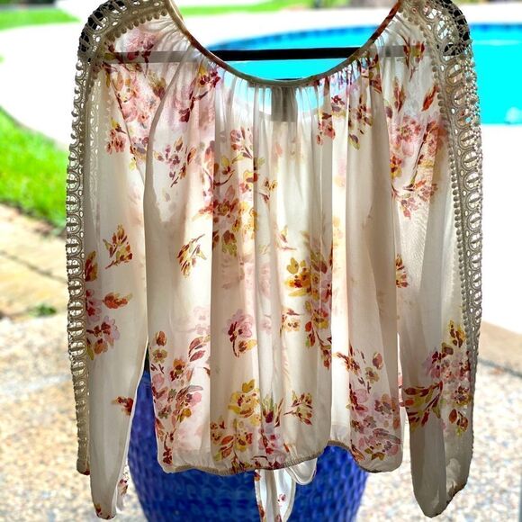 AMERICAN RAG CIE Semi Sheer Floral Chiffon Tie-Front Keyhole Lace Sleeve Blouse - Picture 3 of 6